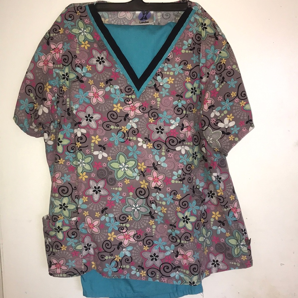Scrub top - Picture 1 of 2